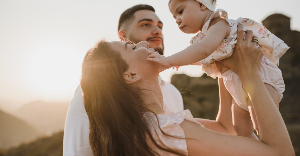 découvrez comment comprendre et gérer les conflits mère-fille, leurs causes profondes, et des conseils pratiques pour rétablir une communication harmonieuse au sein de la famille.