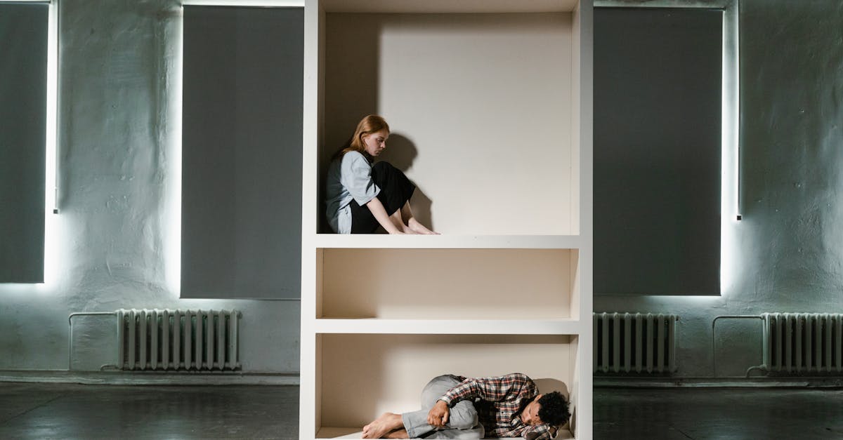 découvrez tout ce qu'il faut savoir sur les phobies : définitions, symptômes, causes possibles et solutions pour mieux vivre avec et surmonter ses peurs.