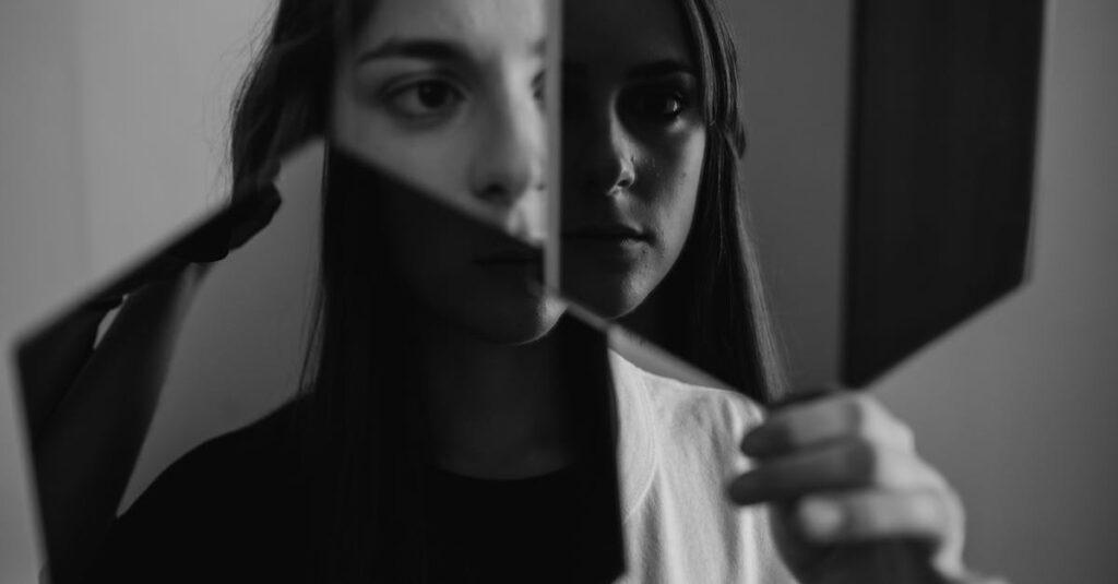 Psychoses : comprendre les symptômes et les signes à ne pas ignorer découvrez ce qu'est la psychose : symptômes, causes, diagnostics et traitements. informations essentielles pour comprendre ce trouble mental complexe.