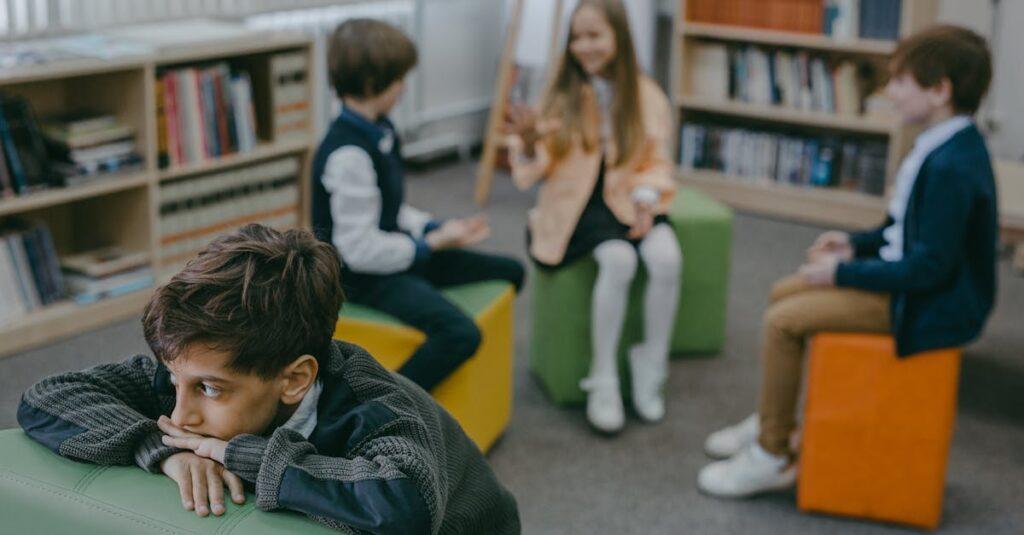 découvrez les causes, symptômes et solutions pour mieux comprendre et gérer l’anxiété sociale au quotidien. conseils, ressources et soutien pour se sentir plus à l’aise dans les interactions sociales.