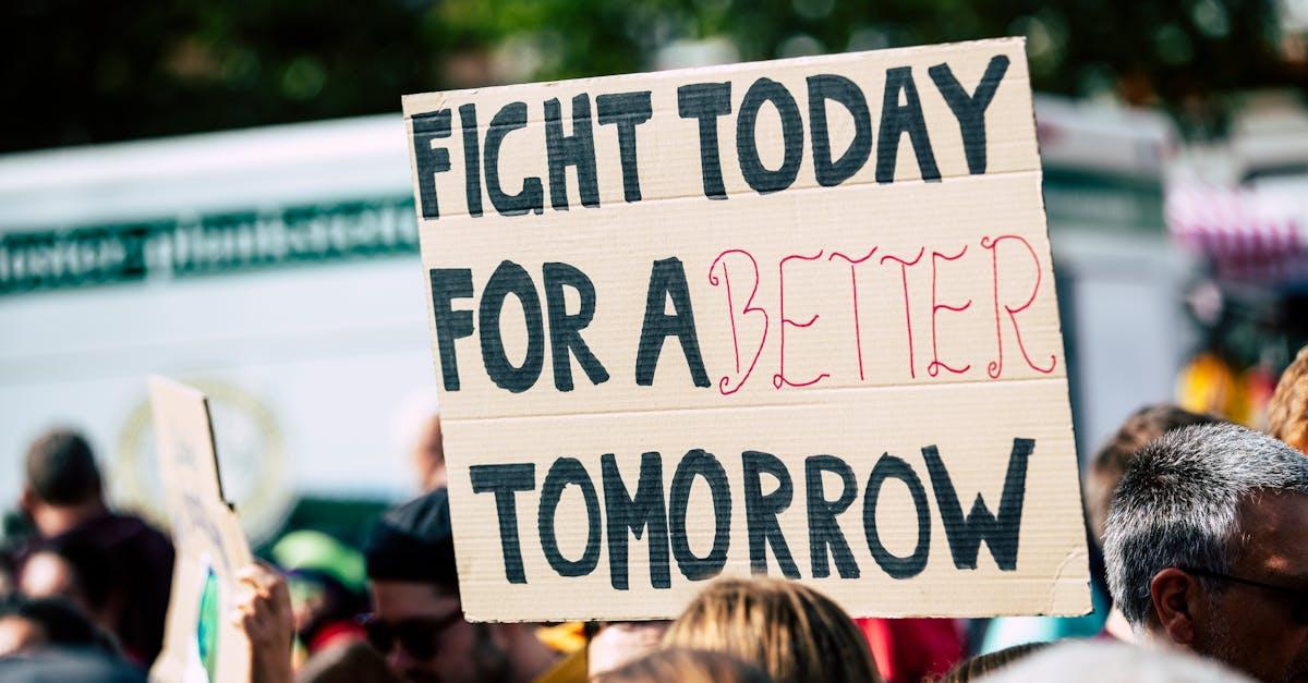 découvrez la signification, l'importance et les différentes formes que peut prendre la solidarité dans notre société. explorez comment elle renforce les liens humains et inspire des actions collectives.