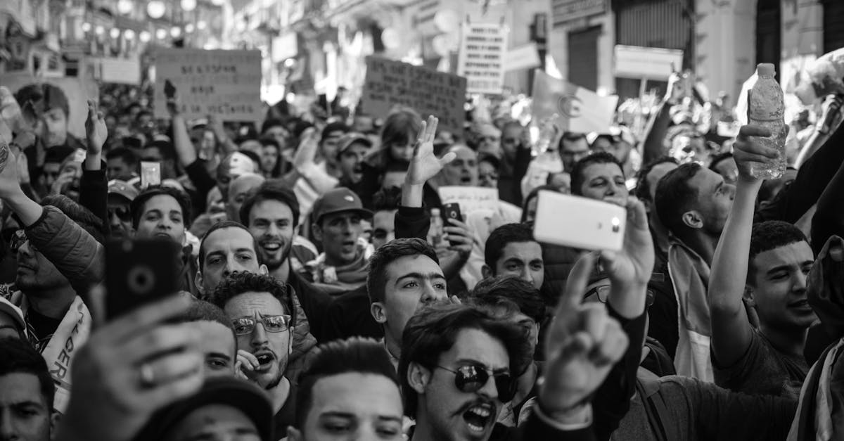découvrez ce qu'est la solidarité, son importance dans la société, et comment elle favorise l’entraide et le soutien entre individus pour bâtir un monde plus juste et bienveillant.