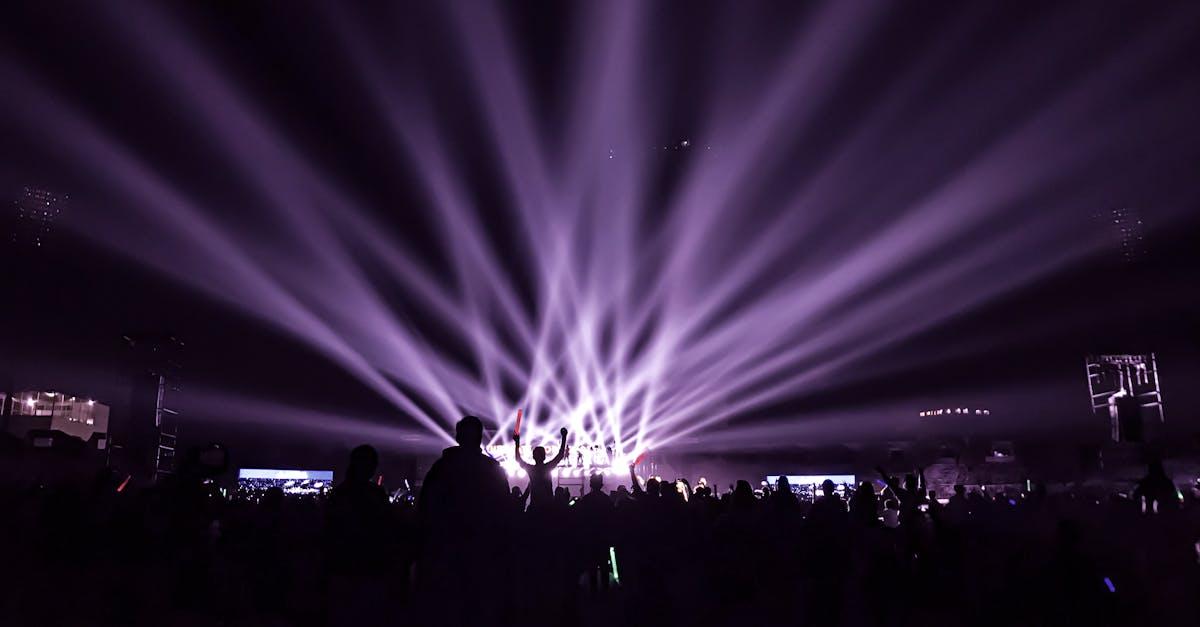 découvrez tout sur le projecteur spotlight : ses fonctionnalités, conseils d'utilisation, avantages et astuces pour sublimer l'éclairage de vos espaces professionnels ou domestiques.