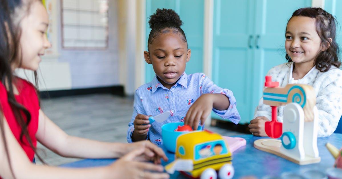 découvrez ce qu'est le développement cognitif, ses différentes étapes, ses principaux enjeux et comment il influence l'apprentissage et la vie quotidienne des enfants et des adultes.