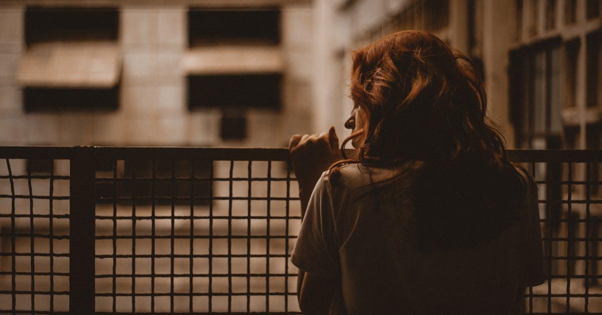 découvrez l'effet hawthorne : un phénomène psychologique selon lequel les individus modifient leur comportement lorsqu'ils se savent observés. comprenez son impact en entreprise, en recherche et au quotidien.