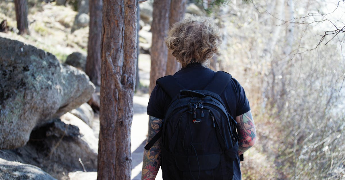 découvrez l'introversion : définition, caractéristiques, avantages et conseils pour mieux comprendre les personnes introverties et favoriser leur épanouissement au quotidien.