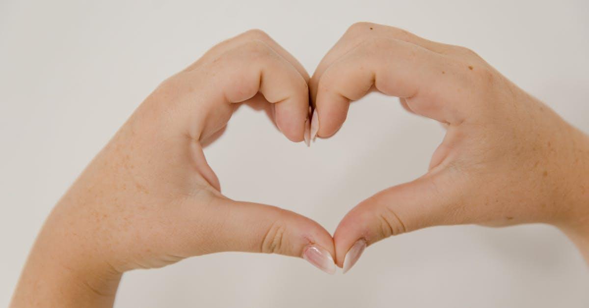découvrez les cinq langages de l'amour et apprenez à mieux communiquer avec votre partenaire. améliorez vos relations en comprenant les différentes façons d'exprimer et de recevoir de l'affection.