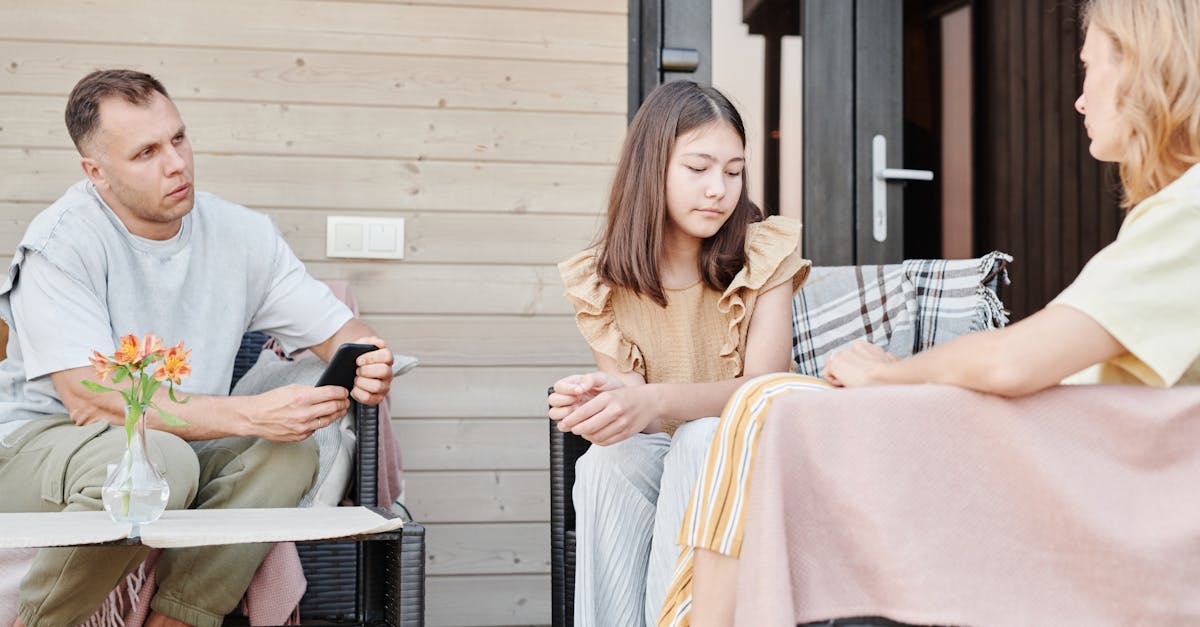 découvrez ce qu'est une relation ouverte, ses avantages, défis et conseils pour mieux la vivre. informez-vous sur la communication, la confiance et les règles à établir pour épanouir votre couple.