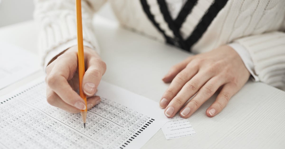 découvrez notre table des z-scores : un outil essentiel en statistique pour interpréter facilement les écarts-types et calculer les probabilités sous la courbe normale.