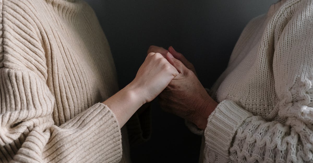 découvrez la théorie de l’attachement : une approche en psychologie qui explique la façon dont les liens affectifs précoces influencent le développement émotionnel, relationnel et la santé mentale tout au long de la vie.