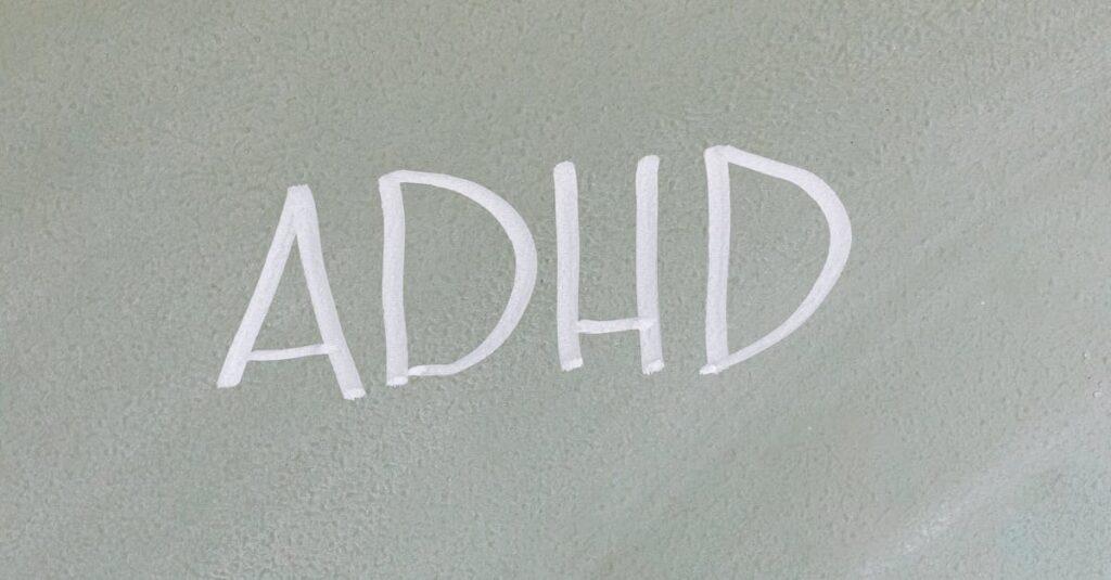 Comment accompagner une personne bipolaire vers le mieux-être ? découvrez des ressources et un soutien adaptés pour mieux vivre avec le trouble bipolaire. conseils, groupes d'entraide et informations fiables à votre disposition.