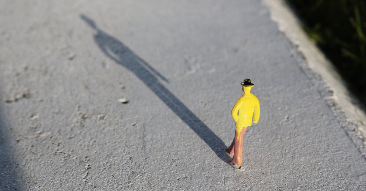 découvrez l'expérience de la poupée bobo, une étude célèbre en psychologie menée par albert bandura pour explorer l'apprentissage social et les comportements agressifs chez les enfants.