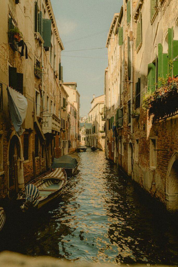 Free stock photo of canal boat, canals, italian architecture