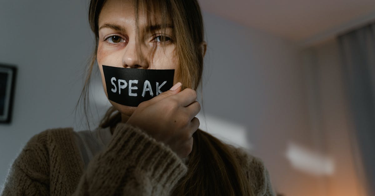 découvrez ce qu'est l'abus narcissique, ses signes, ses effets sur les victimes et comment s'en protéger pour retrouver votre bien-être.