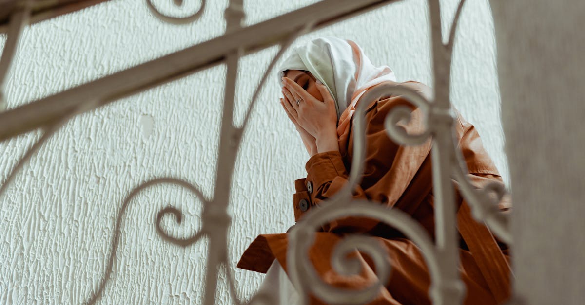 découvrez ce qu'est l'abus narcissique, ses signes, ses effets sur les victimes et comment s'en protéger pour retrouver votre bien-être.