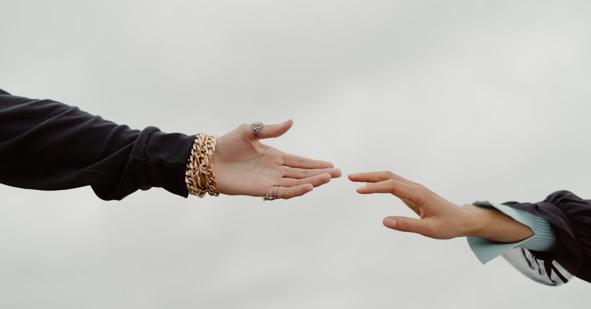 découvrez les dynamiques des relations avec des narcissiques, comment les reconnaître et préserver votre bien-être émotionnel.