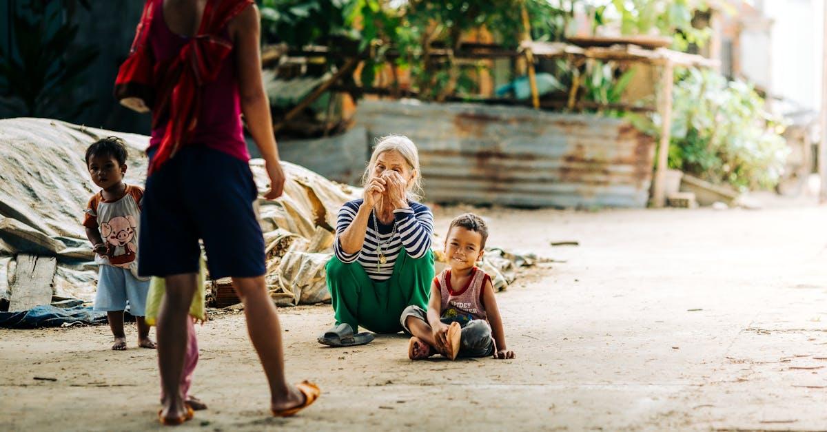 découvrez ce qu'est la stratification sociale, ses origines, ses mécanismes et son impact sur les inégalités au sein de la société. explications simples et exemples concrets.