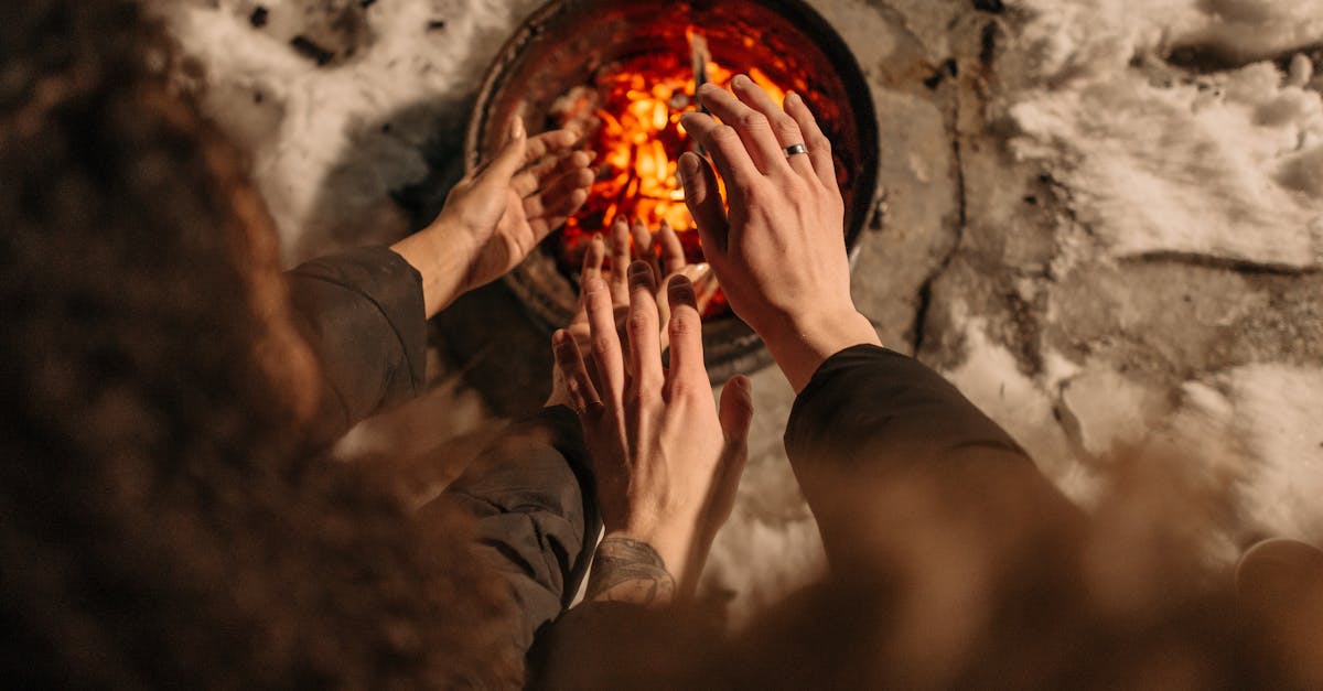 découvrez la théorie triangulaire de l'amour, un modèle psychologique qui explique les différents aspects et formes de l'amour à travers l'intimité, la passion et l'engagement.