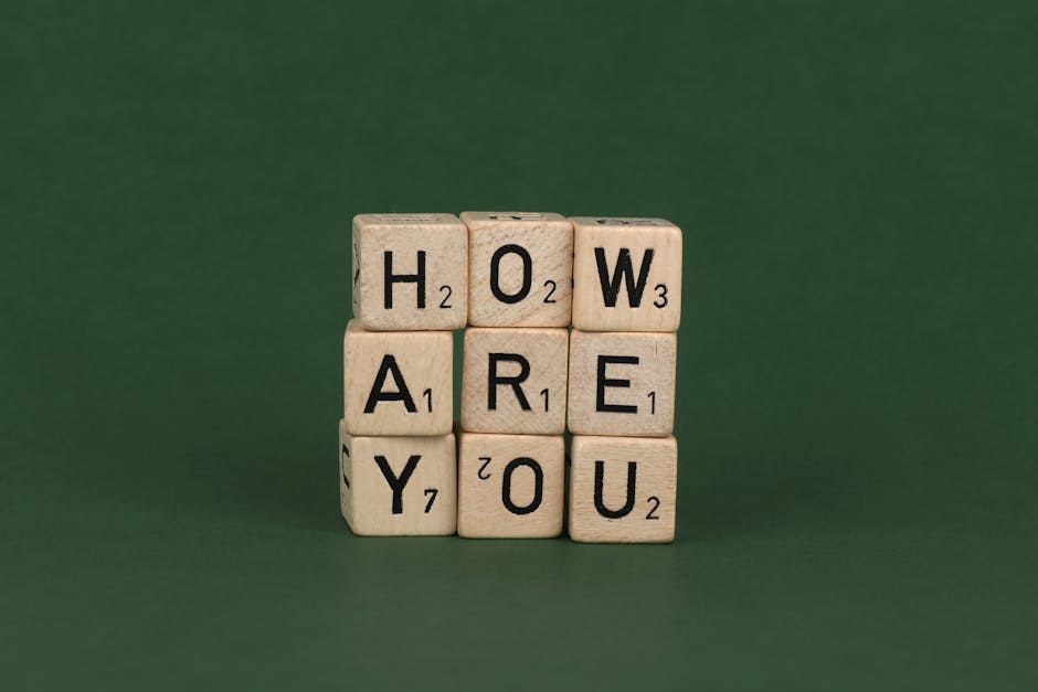 Comment la musique booste les émotions positives : le guide complet Wooden Scrabble letter blocks spelling 'how are you' on a green background.