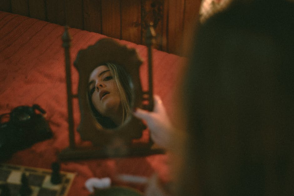 Portrait d'une personne en réflexion sur la psychologie de l'infidélité