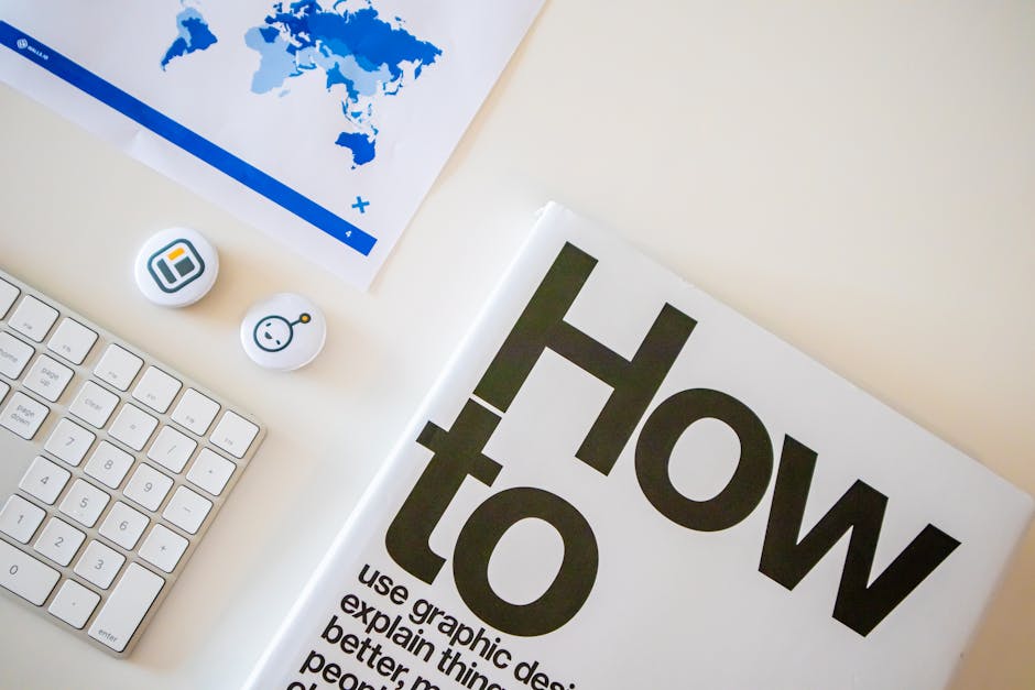 Les forces de caractère chez les enfants : comment les nourrir au quotidien Stylish desk setup with a how-to book, keyboard, and world map on paper.