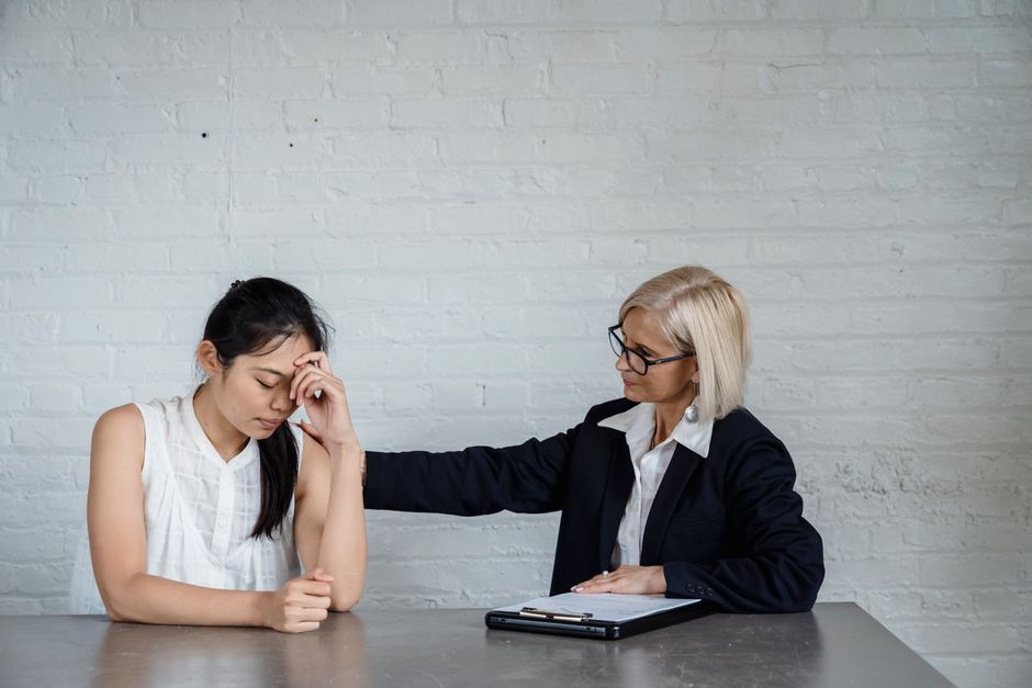 Two colleagues in a supportive workplace conversation